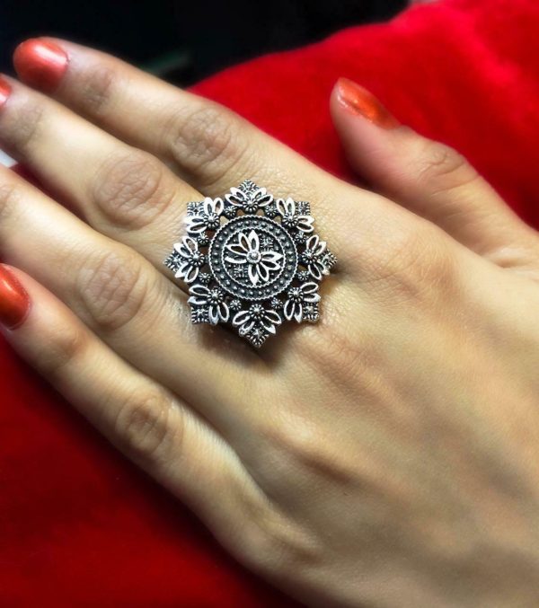 Nice Looking Oxidized Silver Plated Adjustable Ring Fashion Jewelry women