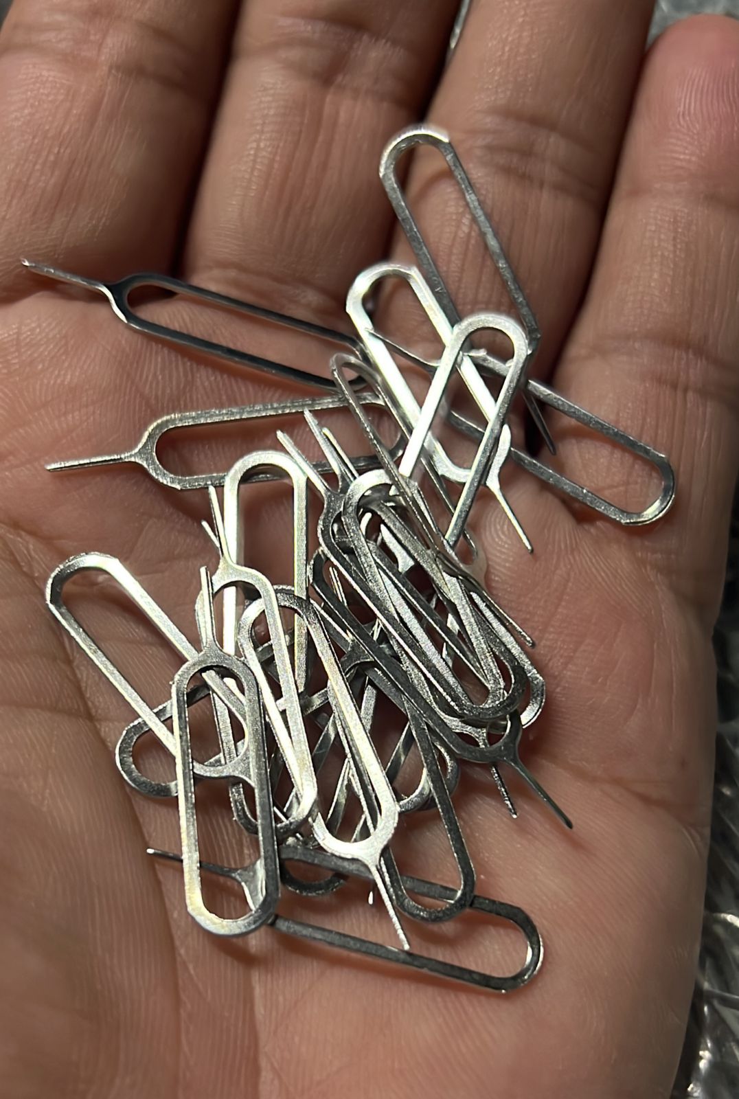 Sasti Sim opener pin